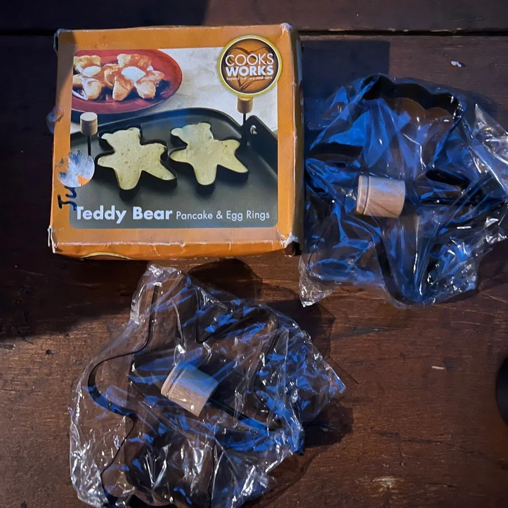 Cast Iron Black Bear Pancake Pan and Pink French Toast Stamp Breakfast Lot
